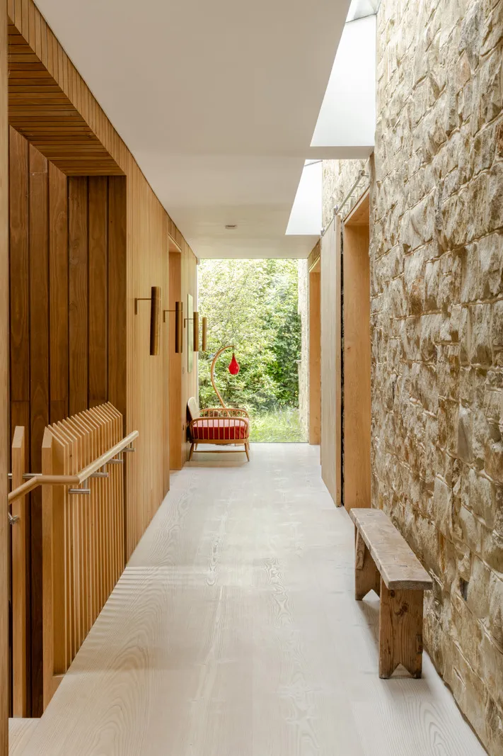 Modernes Holzhaus des Designers in Einklang mit der Natur - Gallery image 13