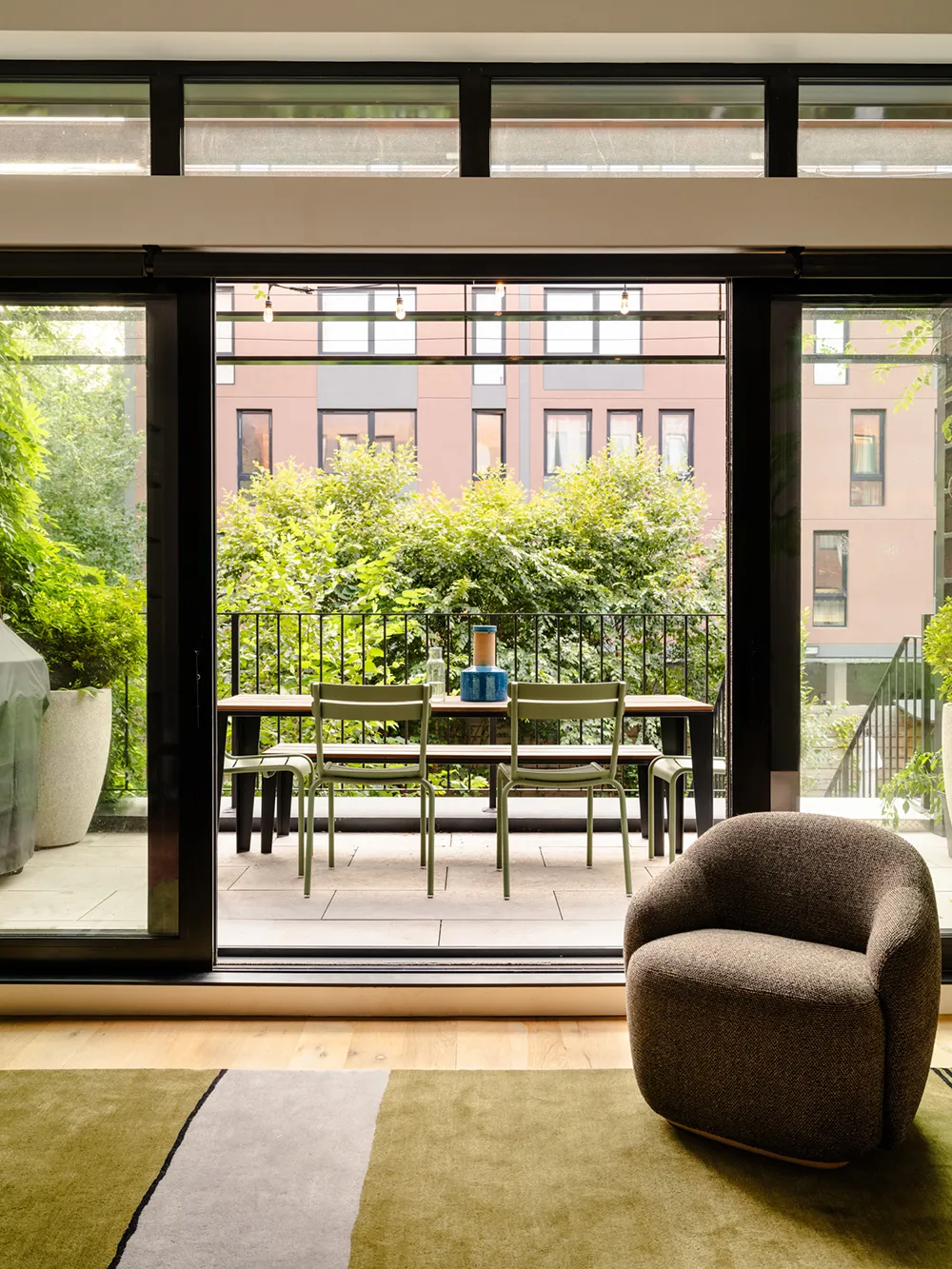 Nowoczesny design townhouse dla młodej rodziny w Brooklinie - Gallery image 1