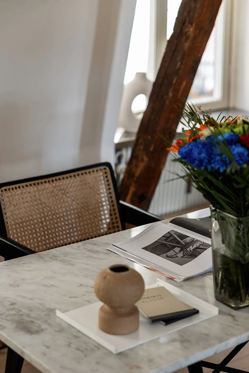 Эффектная мансарда с балками в Стокгольме - Gallery image 9