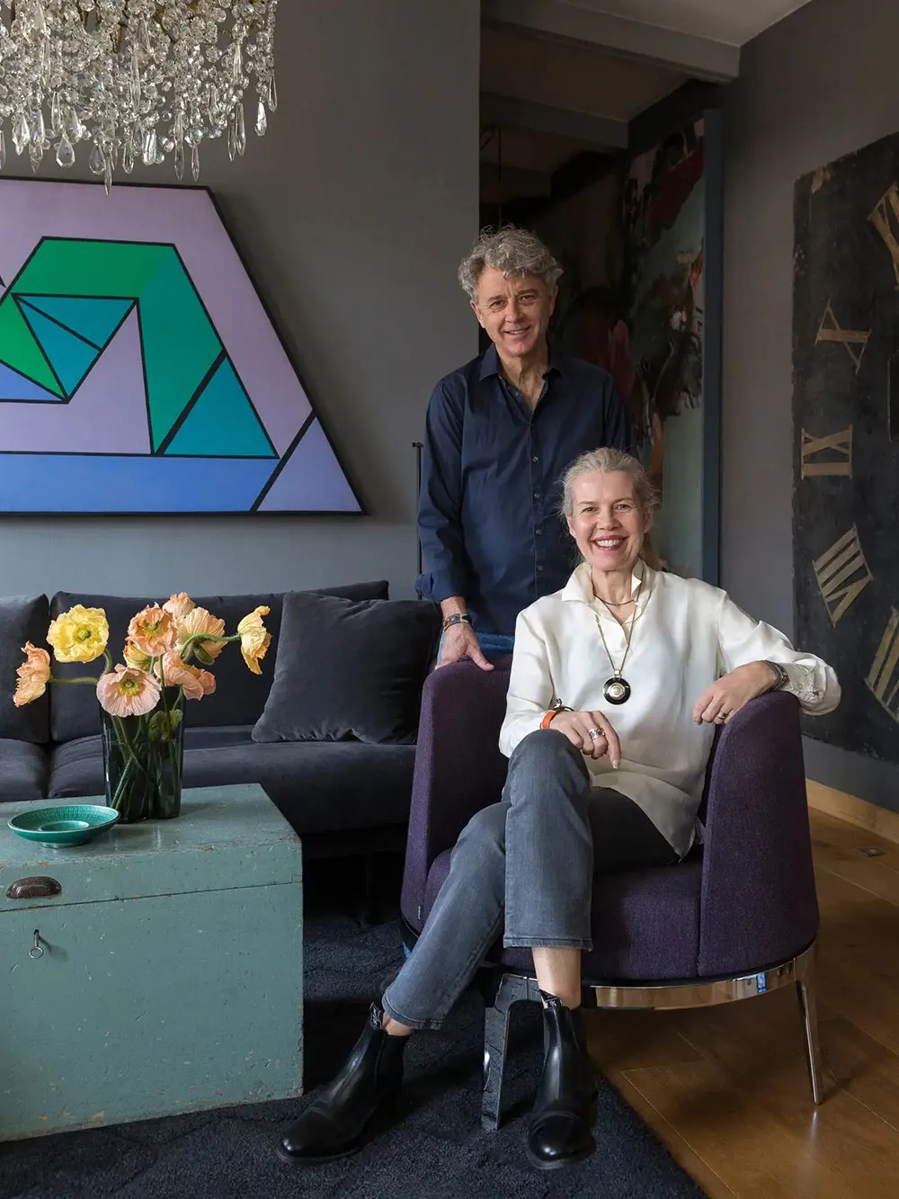 Темні відтінки та антикваріат: квартирка на даху в Гетеборзі - Gallery image 1