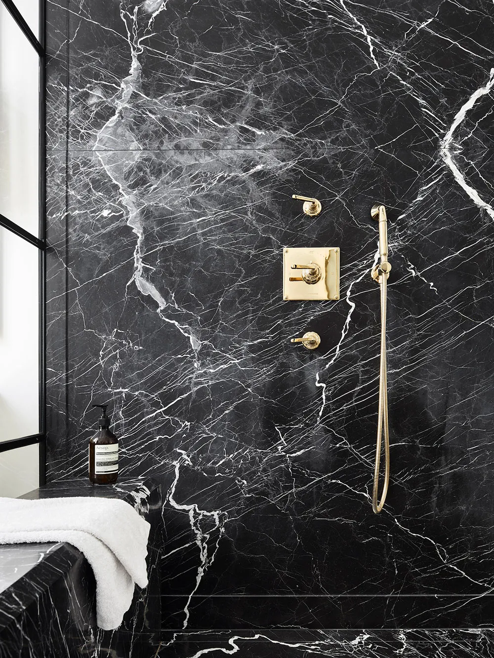 Modernité élégante dans le logement historique à Paris - Gallery image 20