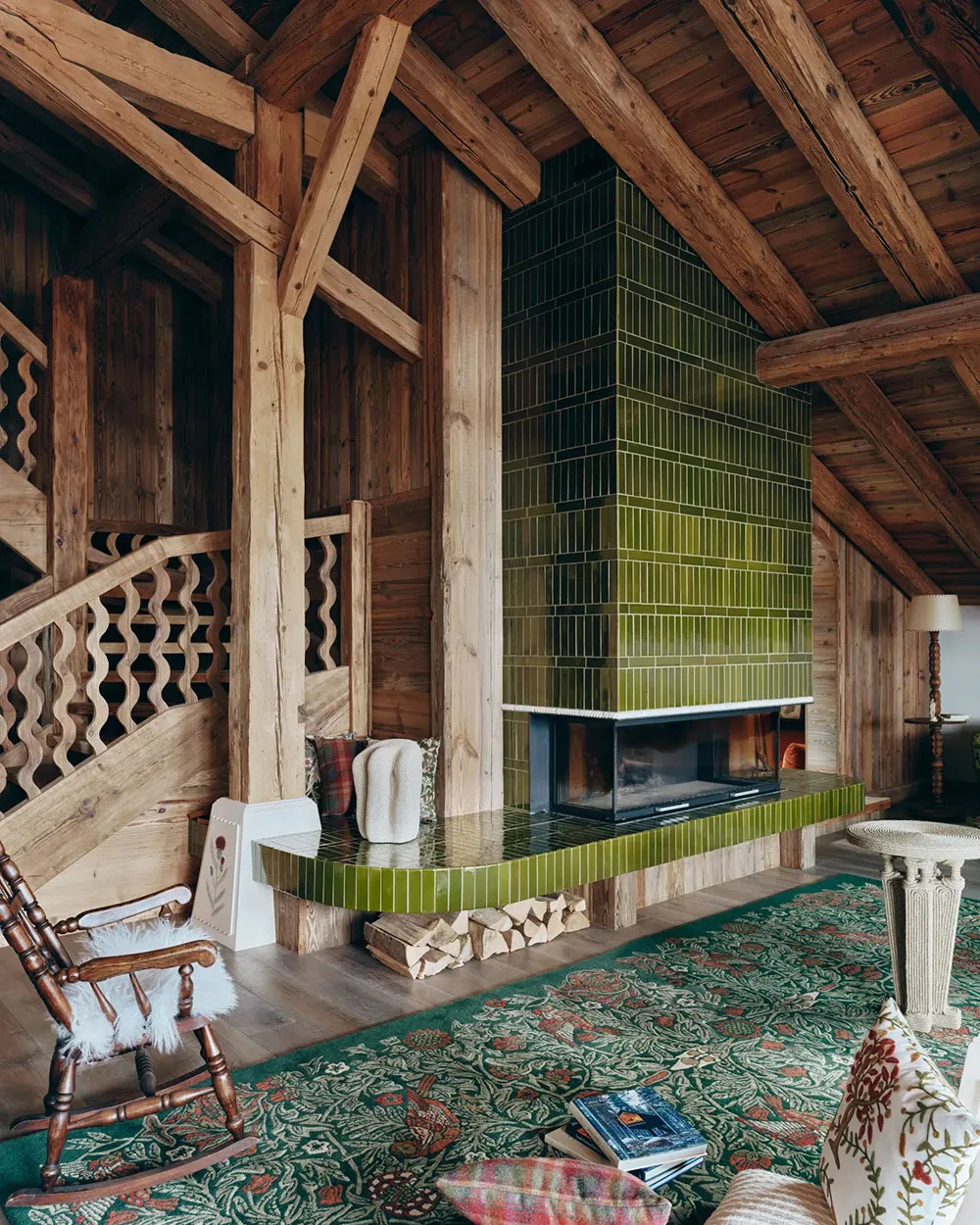 Mix of Traditional Alpine Motifs and Modern Decor: Bright Chalet in Mежeve - Gallery image 1
