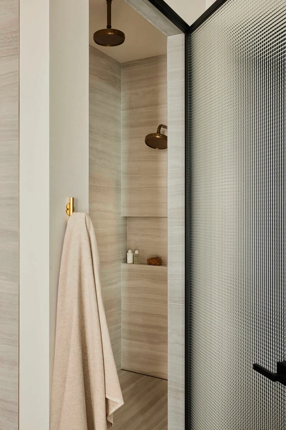 Paredes de techo y decoración elegante: casa adosada edwardiana en San Francisco - Gallery image 19