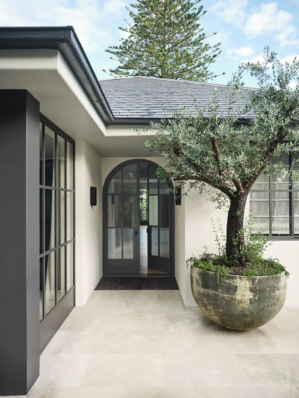 Interiores modernos elegantes de casas de los años 40 en Sydney - Gallery image 1