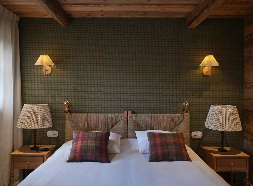 Mix of Traditional Alpine Motifs and Modern Decor: Bright Chalet in Mежeve - Gallery image 16