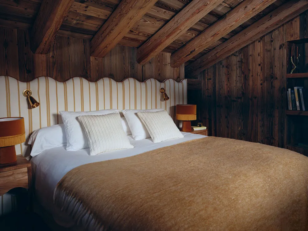 Mix of Traditional Alpine Motifs and Modern Decor: Bright Chalet in Mежeve - Gallery image 15