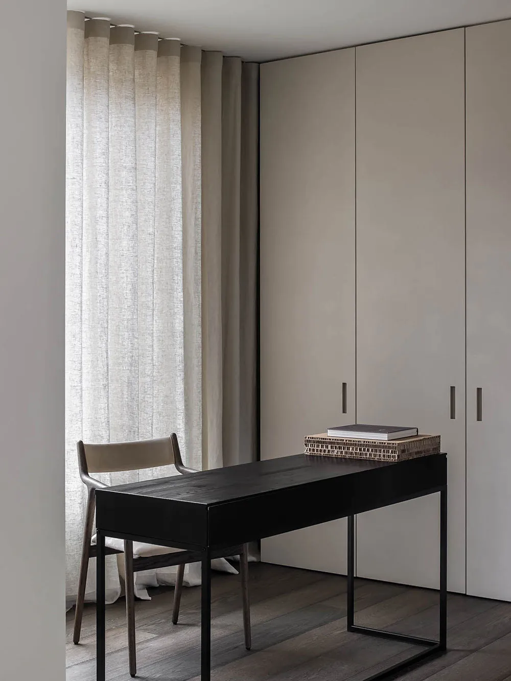 Weicher Minimalismus in der Gestaltung eines modernen Hauses in Amsterdam - Gallery image 14