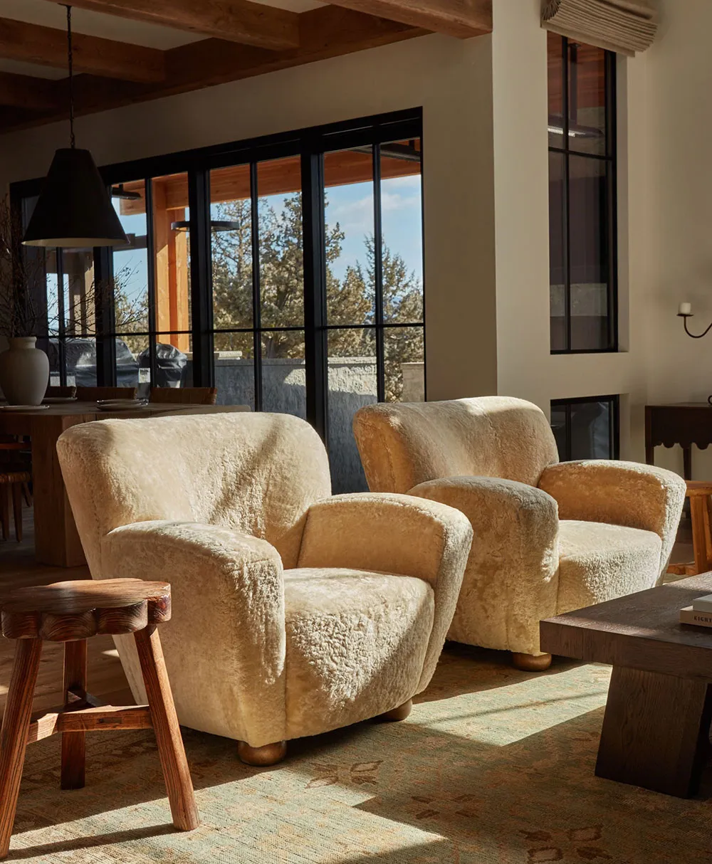 Interior acogedor en tonos beige y marrón en Oregon - Gallery image 4