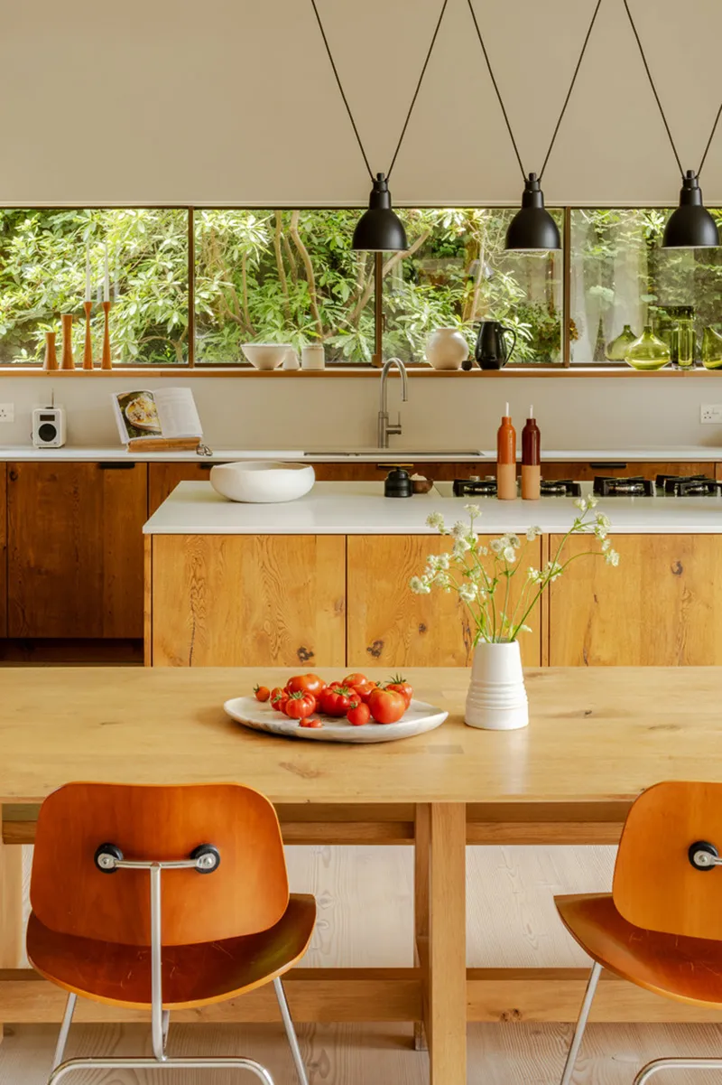 Modernes Holzhaus des Designers in Einklang mit der Natur - Gallery image 1