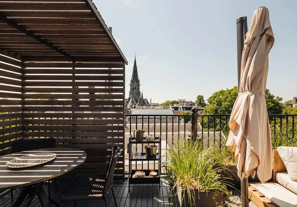 Naturalny minimalizm w designie mieszkania w domu na kanale w Amsterdamie - Gallery image 36