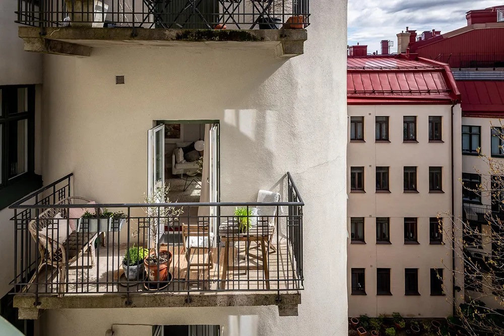 Graue Wände und runde Wohnzimmer: Wohnung in einem alten Haus in Gotenburg - 30