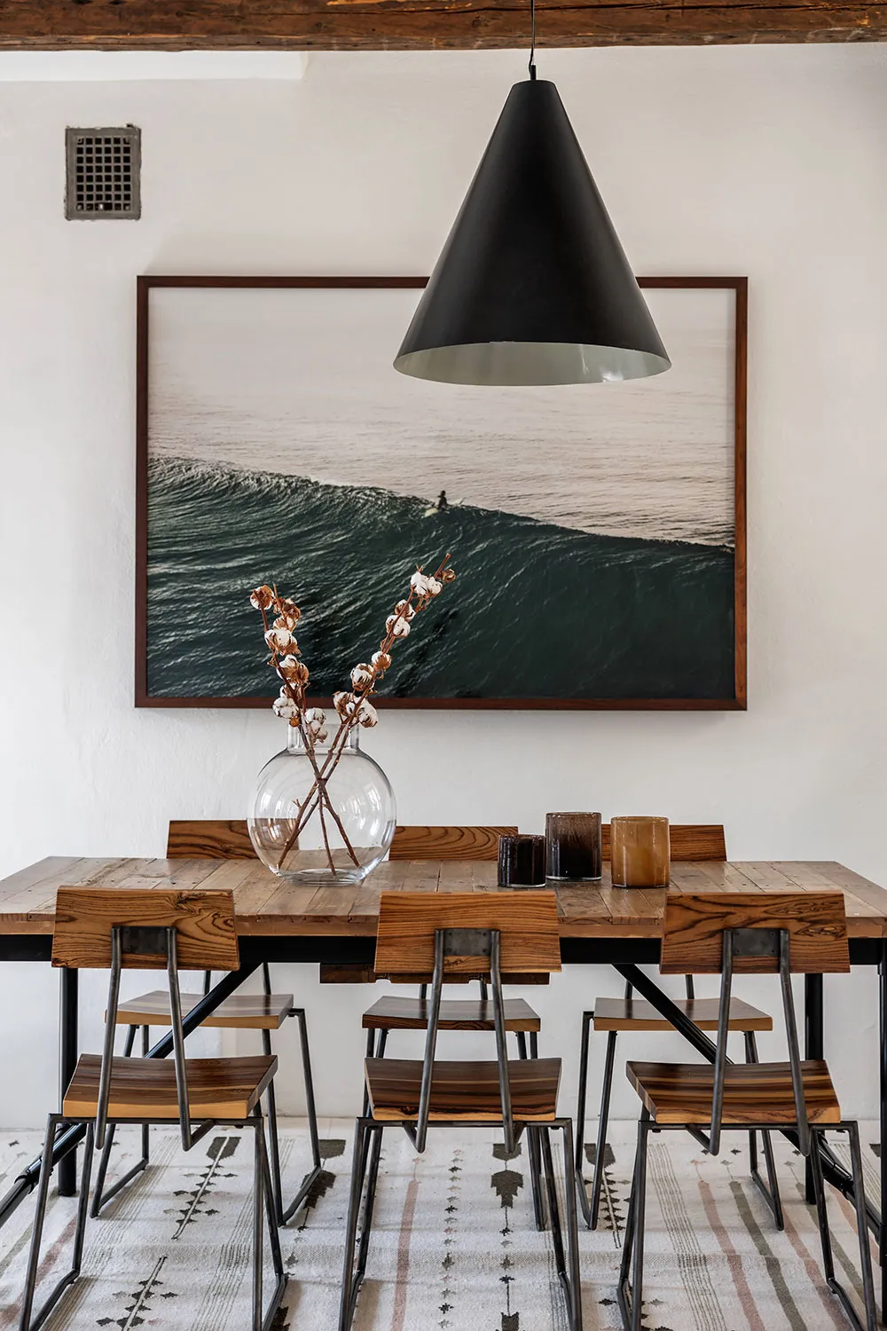 Эффектная мансарда с балками в Стокгольме - Gallery image 6