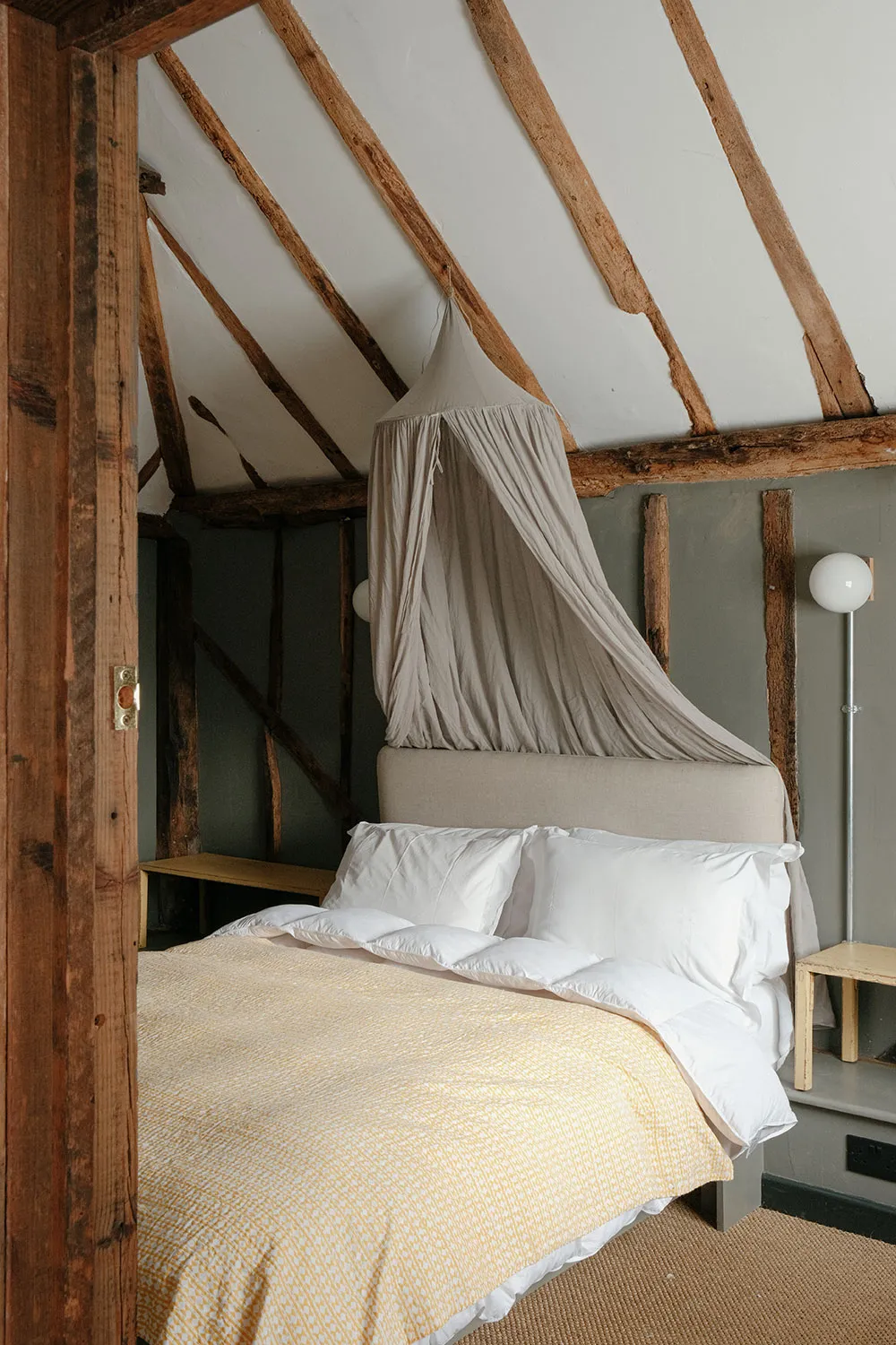 Jasne i ciepłe wnętrza byłego starego ambaru w Anglii - Gallery image 26