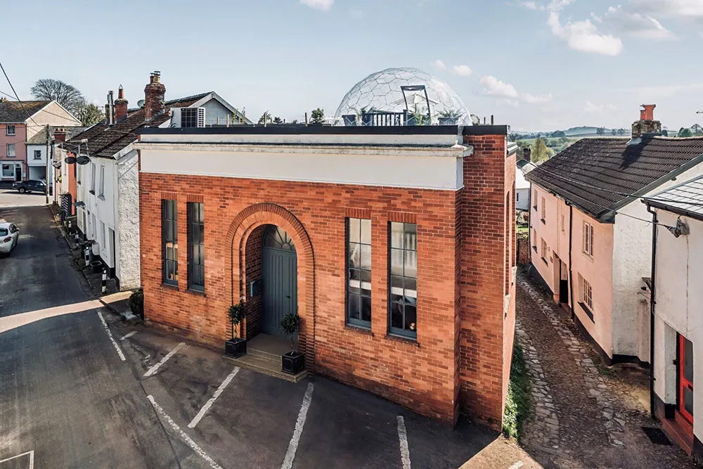 Un magnifique loft moderne dans un ancien bâtiment ecclésiastique en Angleterre - Gallery image 2