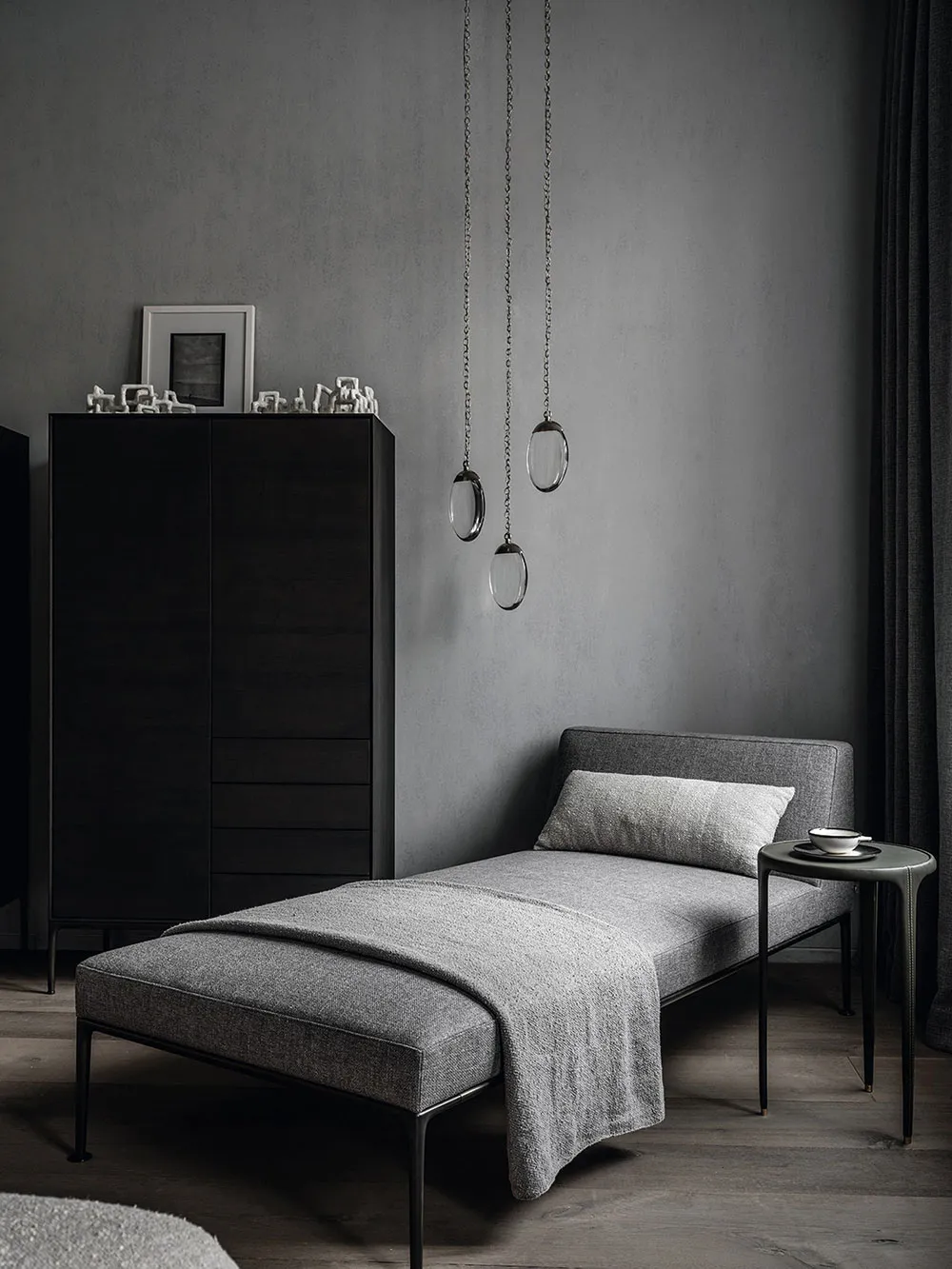 Beton, minimalizm i fotobloki w sypialni: nowoczesny mieszkanie w Moskwie - Gallery image 8