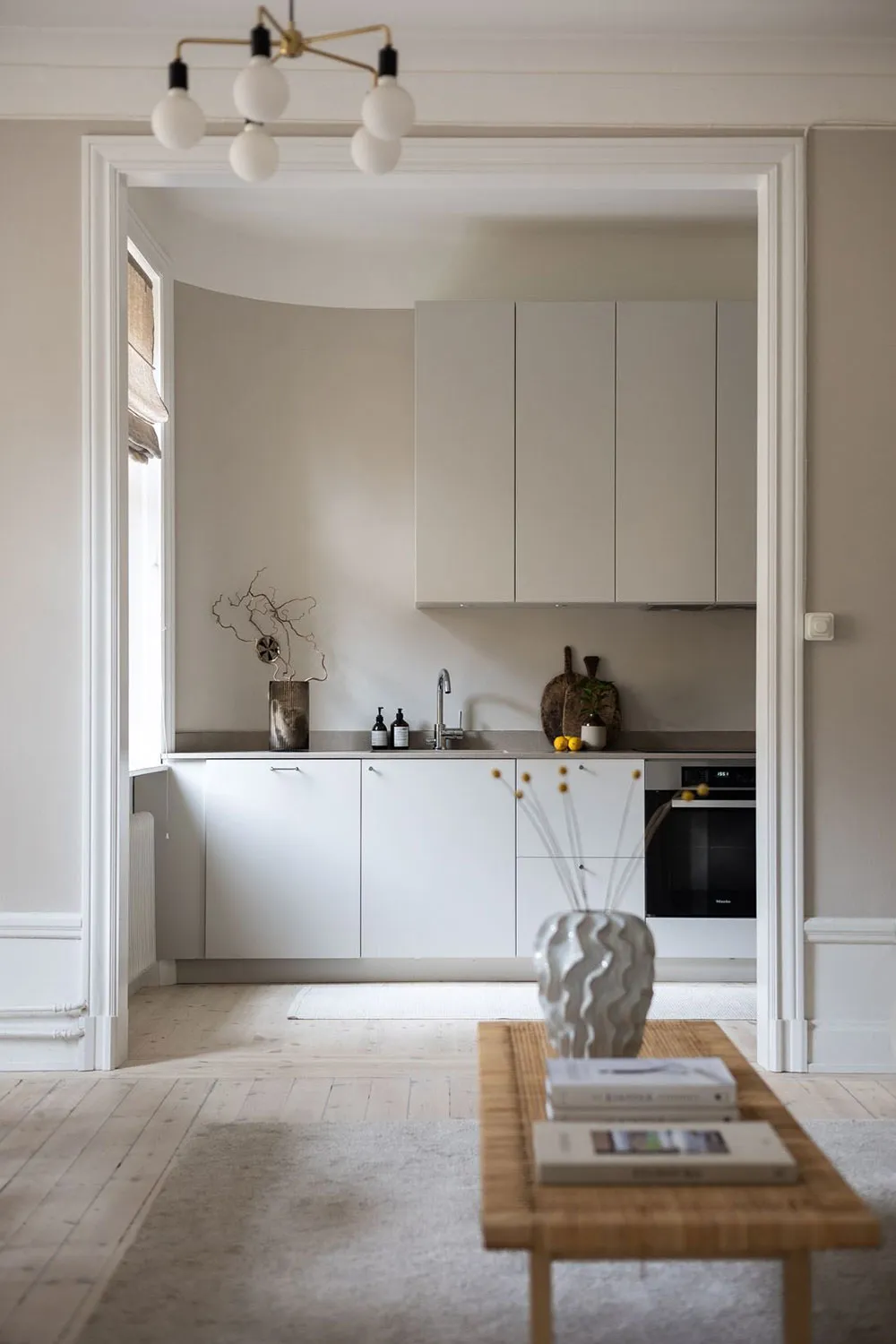 Weicher Minimalismus in einer kleinen schwedischen Wohnung (56 qm) - Gallery image 1