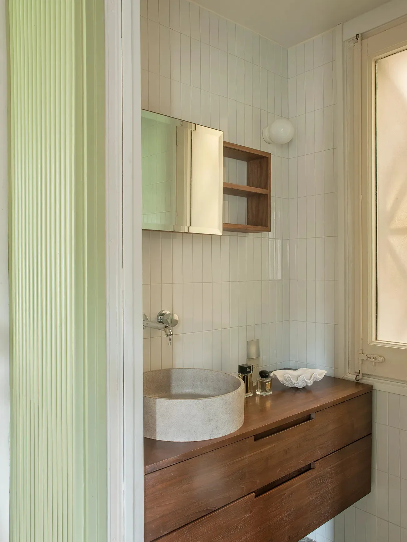 Armaduras y distribución inusual: apartamento de un blogger en Barcelona - Gallery image 9