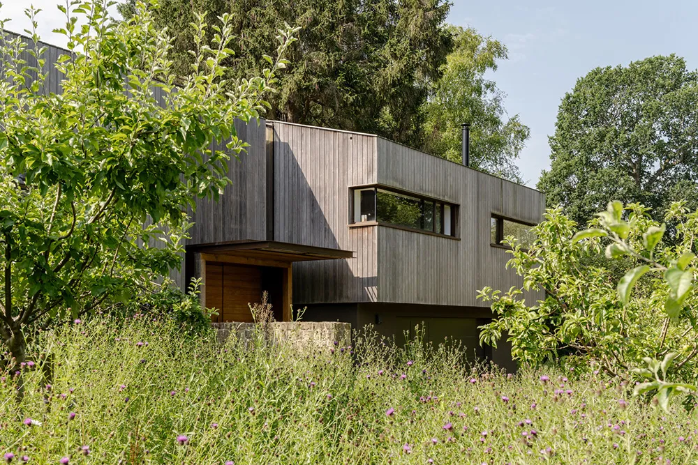 Modernes Holzhaus des Designers in Einklang mit der Natur - Gallery image 9