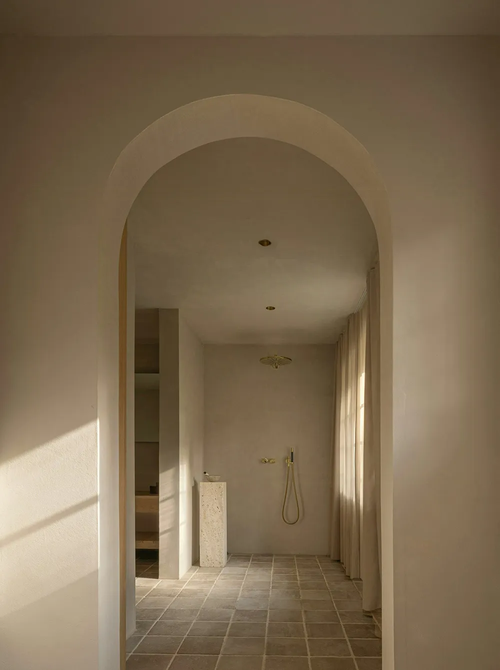 Мягкий минимализм в дизайне старинной виллы на побережье в Дании - Gallery image 25