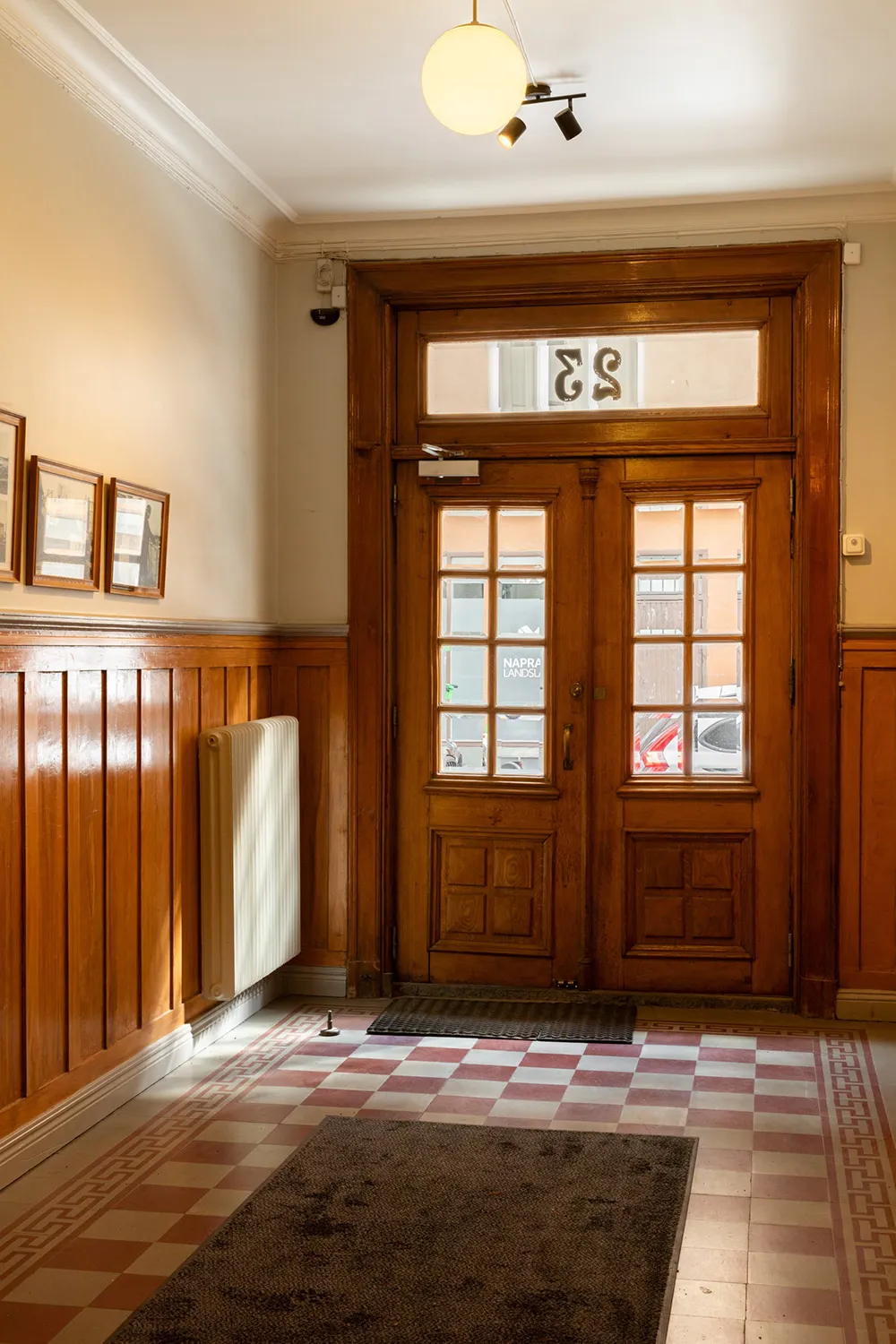 Белый интерьер с синими акцентами: маленькая двушка в Швеции (31 кв. м) - Gallery image 18