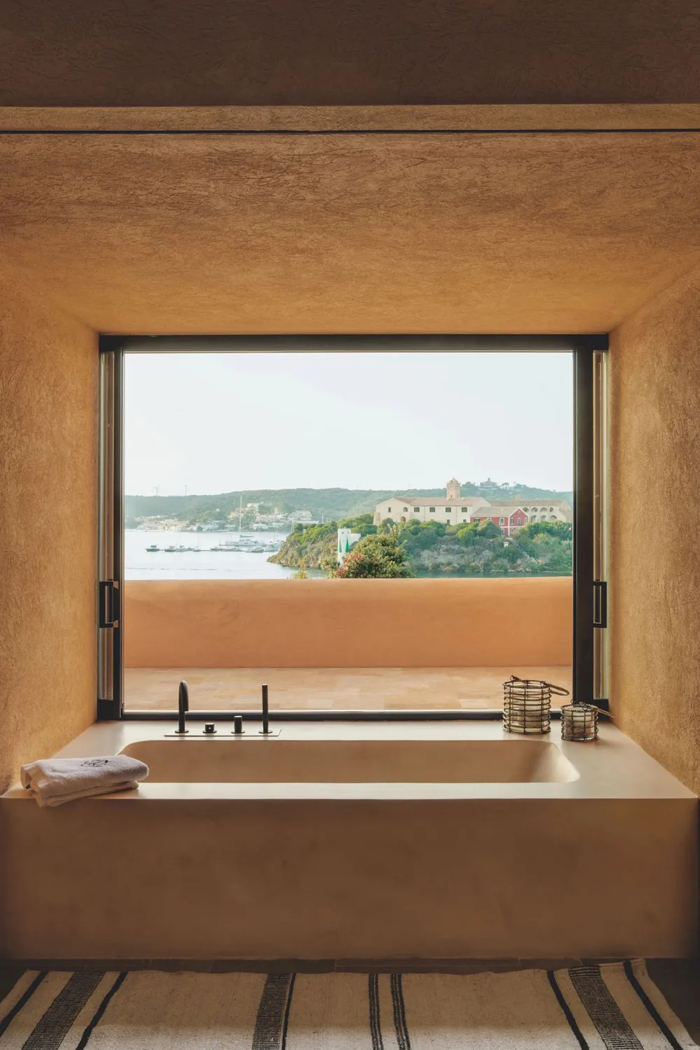 Средиземноморский минимализм, который завораживает - Gallery image 13