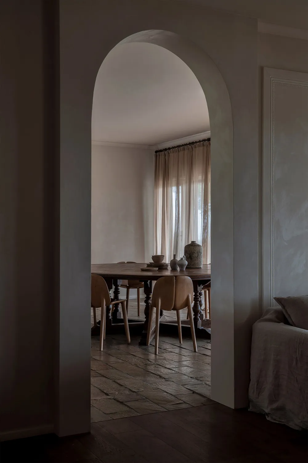 Teintes douces et lignes esthétiques : maison de détente moderne à Melbourne - Gallery image 4