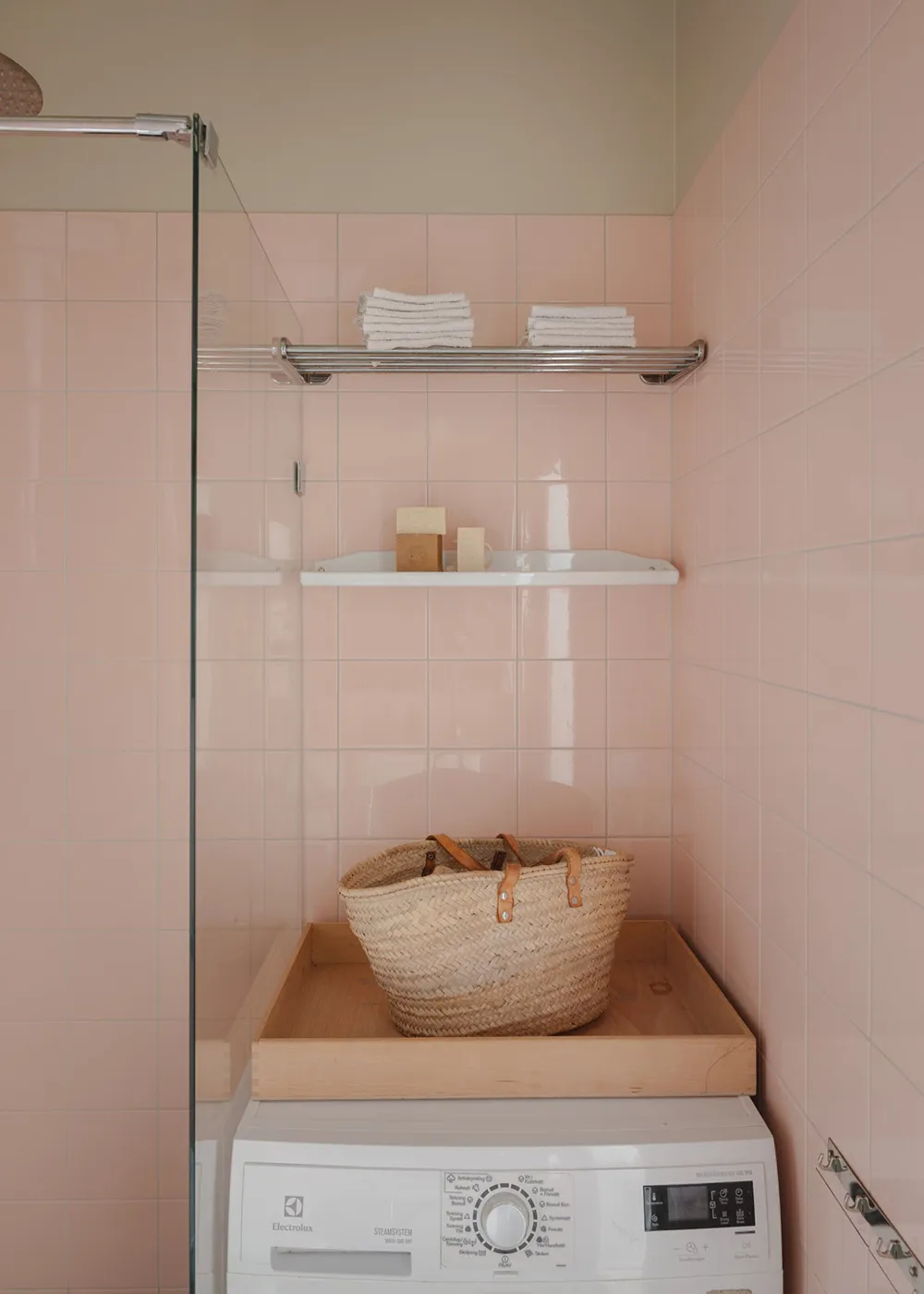 Żółta płytka i otwarty przestrzeń: mieszkanie w byłej szkole w Sztokholmie - Gallery image 24