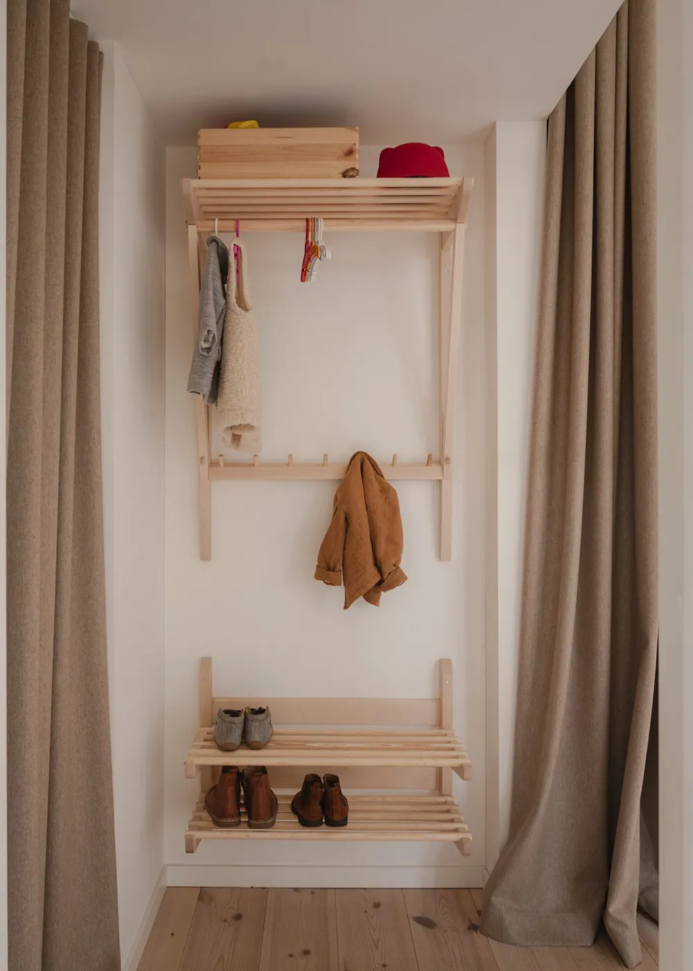 Żółta płytka i otwarty przestrzeń: mieszkanie w byłej szkole w Sztokholmie - Gallery image 26