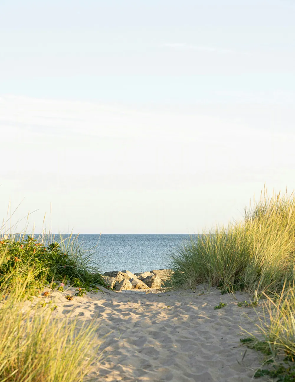 Мягкий минимализм в дизайне старинной виллы на побережье в Дании - Gallery image 35