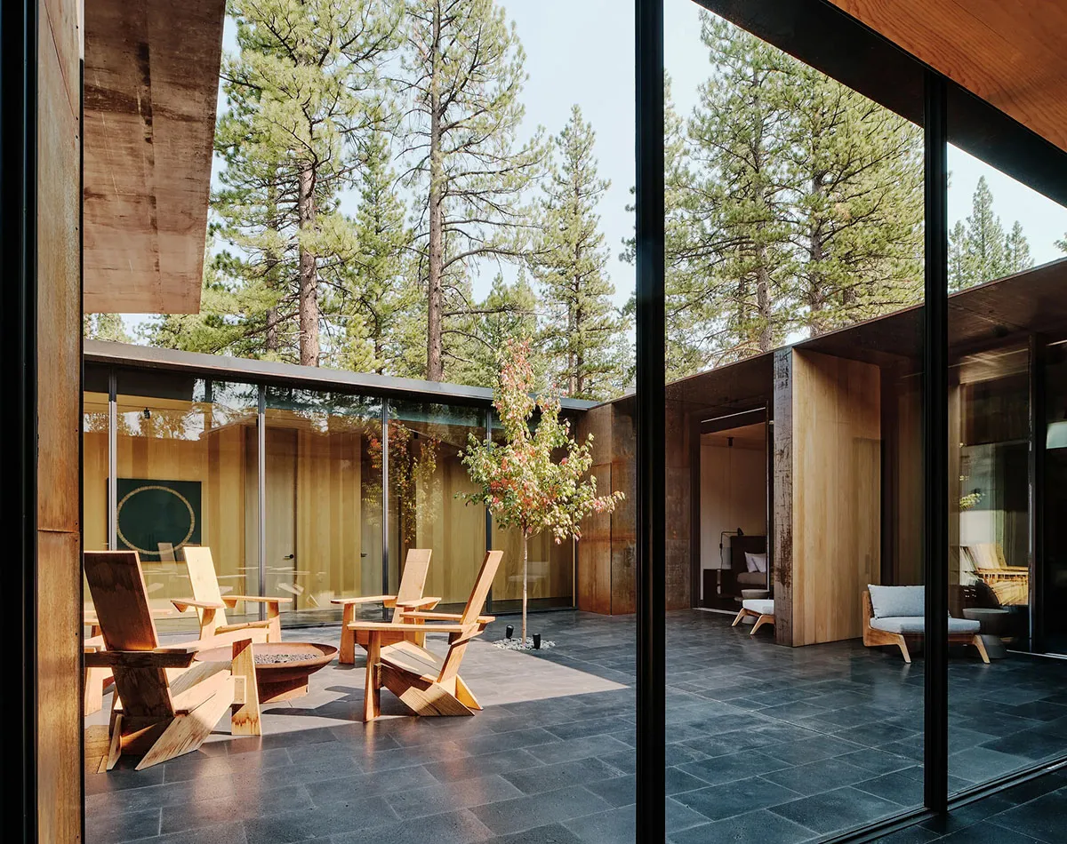 Grobheit dunkler Töne und Wärme natürlichen Holzes: Haus am Tahoe-See - Gallery image 9