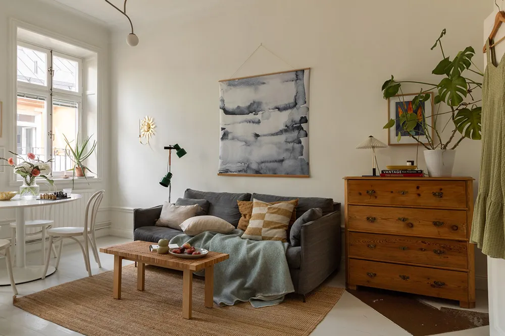 Белый интерьер с синими акцентами: маленькая двушка в Швеции (31 кв. м) - Gallery image 5