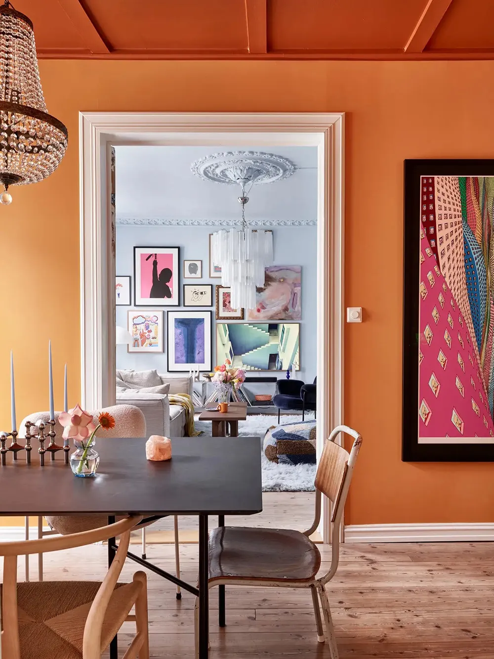 Teintes bleues et accents colorés : intérieur joyeux à Oslo - Gallery image 10