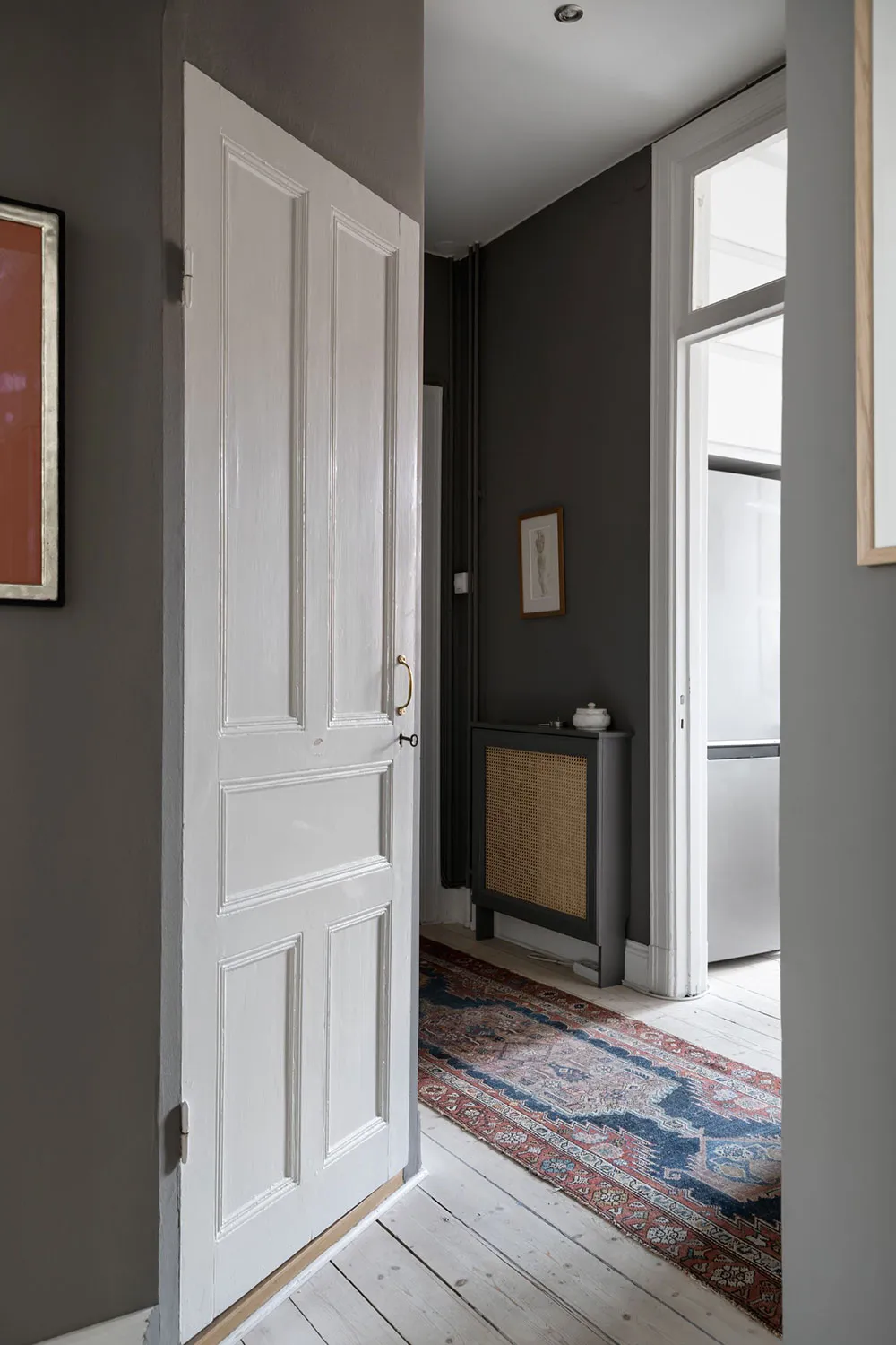 Приємний скандинавський інтер'єр у білих та зелених відтінках (57 кв. м) - Gallery image 21