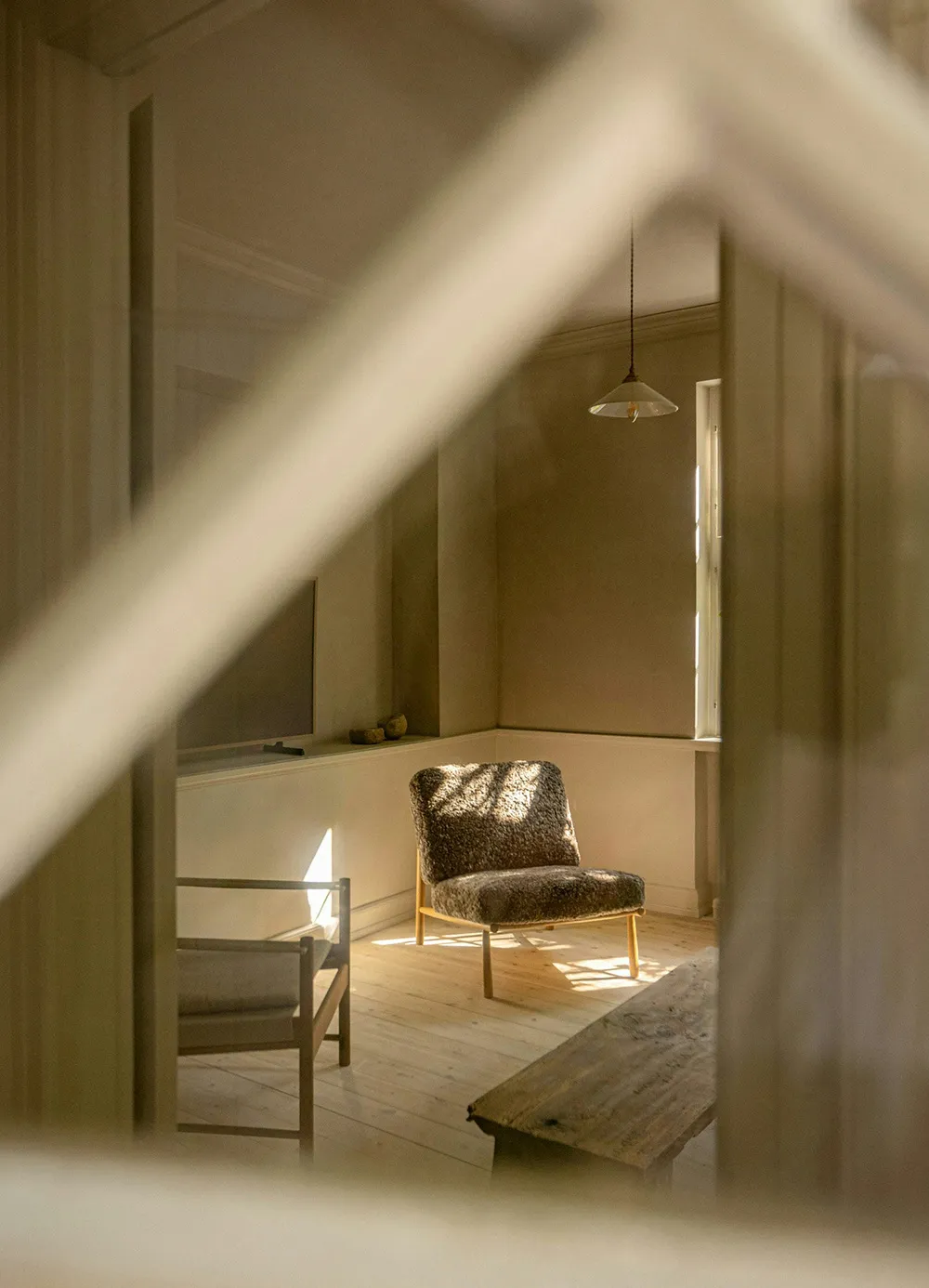 Мягкий минимализм в дизайне старинной виллы на побережье в Дании - Gallery image 16