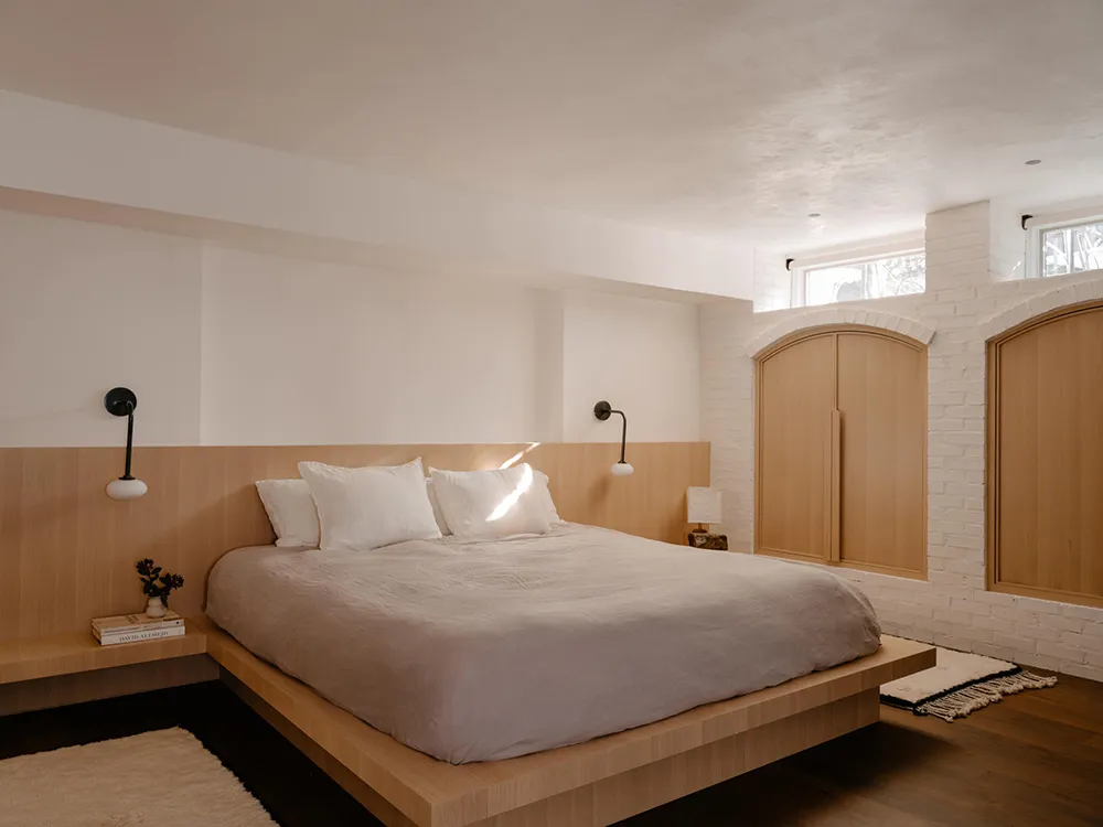 Fashionable Interior in a Townhouse in New York, Reminiscent of a Cozy Hotel - Gallery image 17