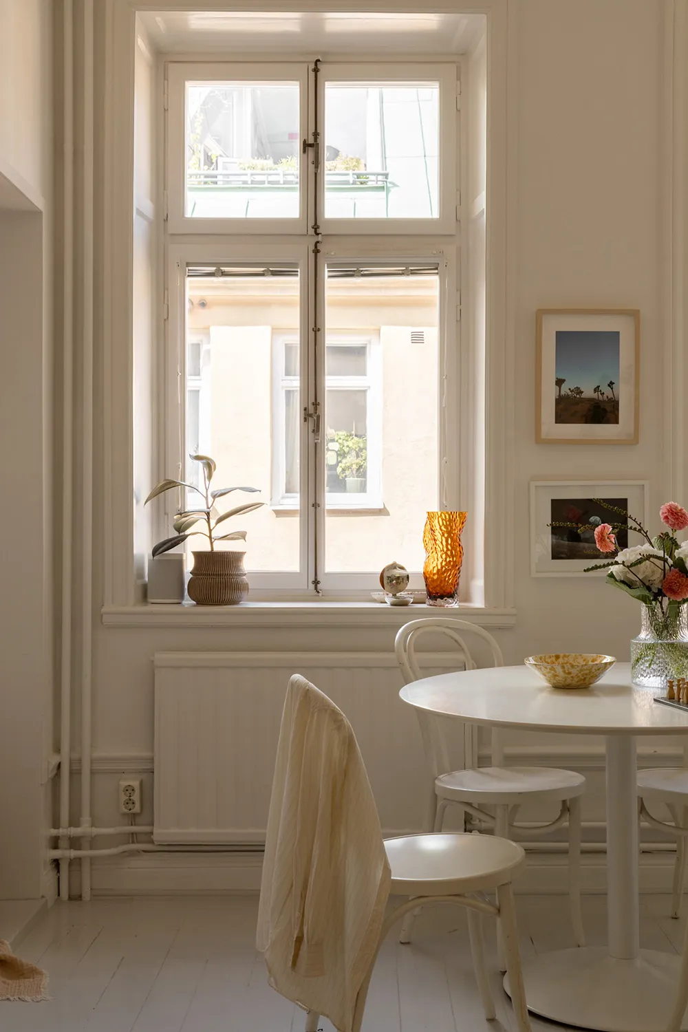 Белый интерьер с синими акцентами: маленькая двушка в Швеции (31 кв. м) - Gallery image 6