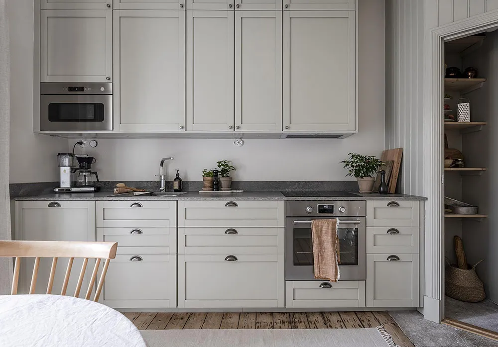 Light and Warm Living Room and Atmosphere Blue Bedroom: Apartment in Gothenburg (52 sqm) - Gallery image 19