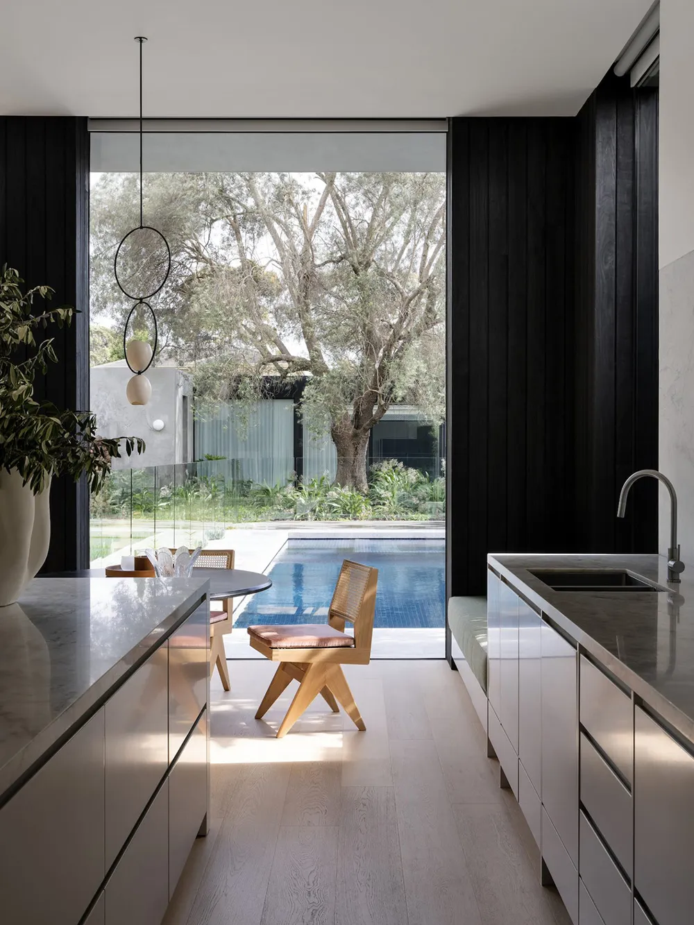 Стильний дизайн в нейтральних тонах: будинок у Мельбурні - Gallery image 4