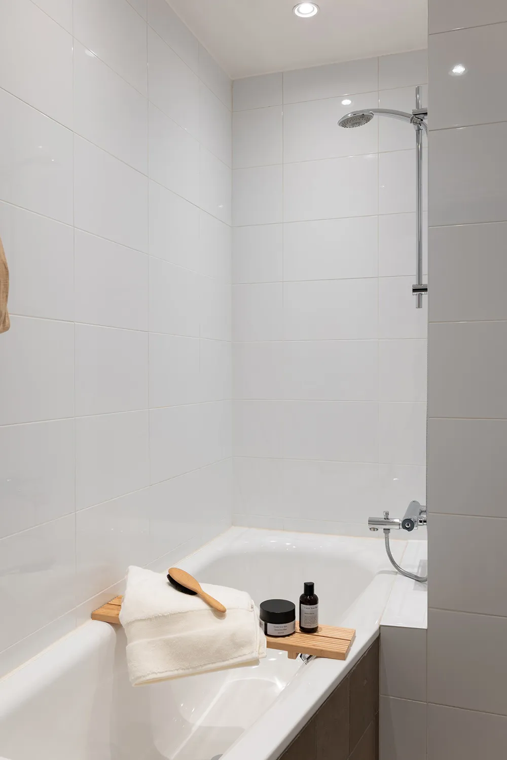 Цветные стены и обои: живой интерьер в старом доме в Стокгольме - Gallery image 16