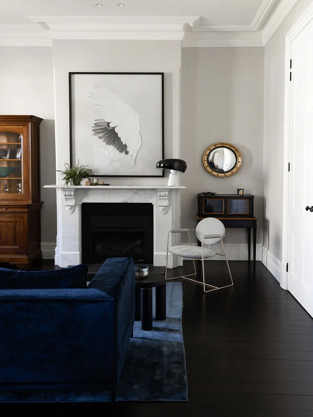 Изящный черно-белый интерьер большого дома с историей в Австралии - Gallery image 2