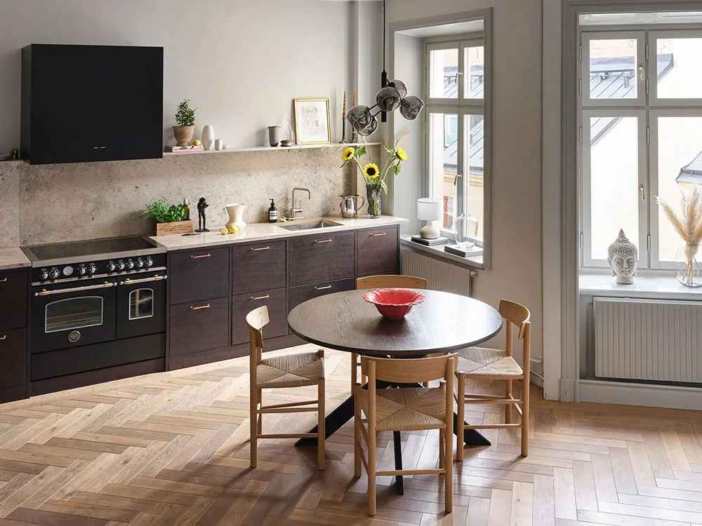 Необычная планировка і мансарда з терасою: приємна скандинавська квартира з інтригою - Gallery image 4