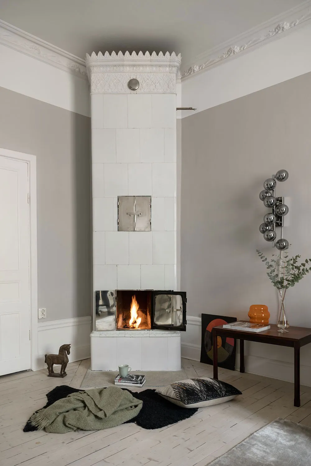 Приємний скандинавський інтер'єр у білих та зелених відтінках (57 кв. м) - Gallery image 6