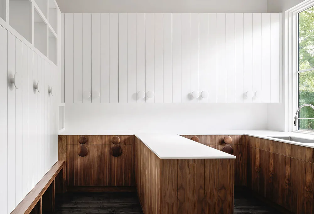 Espace imposant de maison familiale au style grange à Austin - Gallery image 18