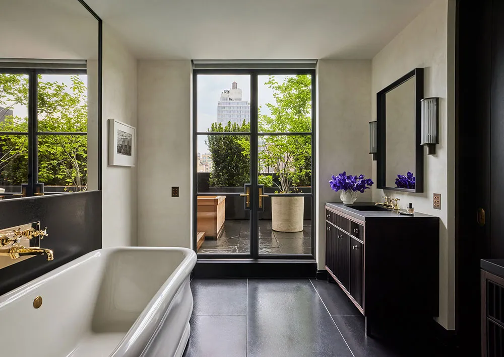 Wпечатujący loft w Soho z nowoczesnym sztuką i luksusowymi oknami - Gallery image 12