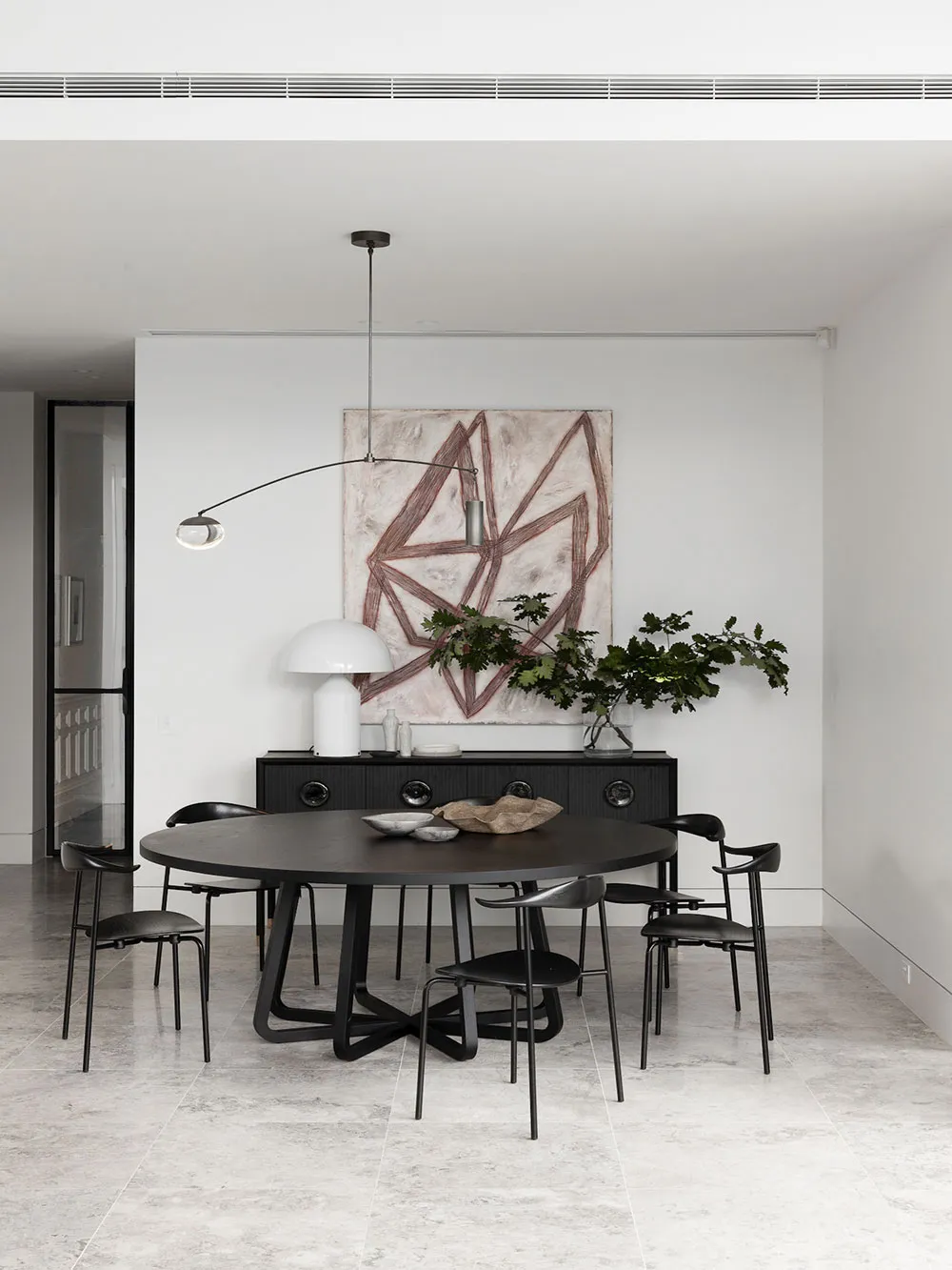 Изящный черно-белый интерьер большого дома с историей в Австралии - Gallery image 14