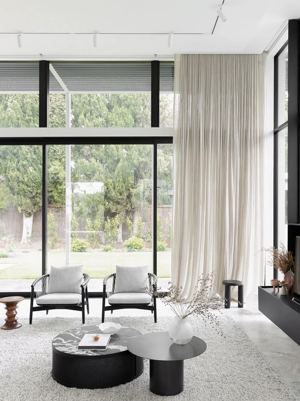 Изящный черно-белый интерьер большого дома с историей в Австралии - Gallery image 13