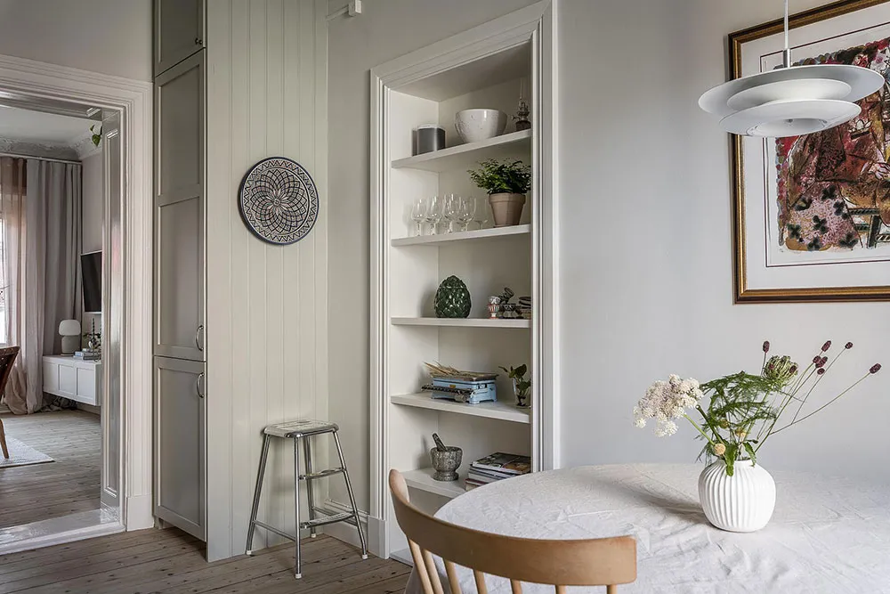 Light and Warm Living Room and Atmosphere Blue Bedroom: Apartment in Gothenburg (52 sqm) - Gallery image 24