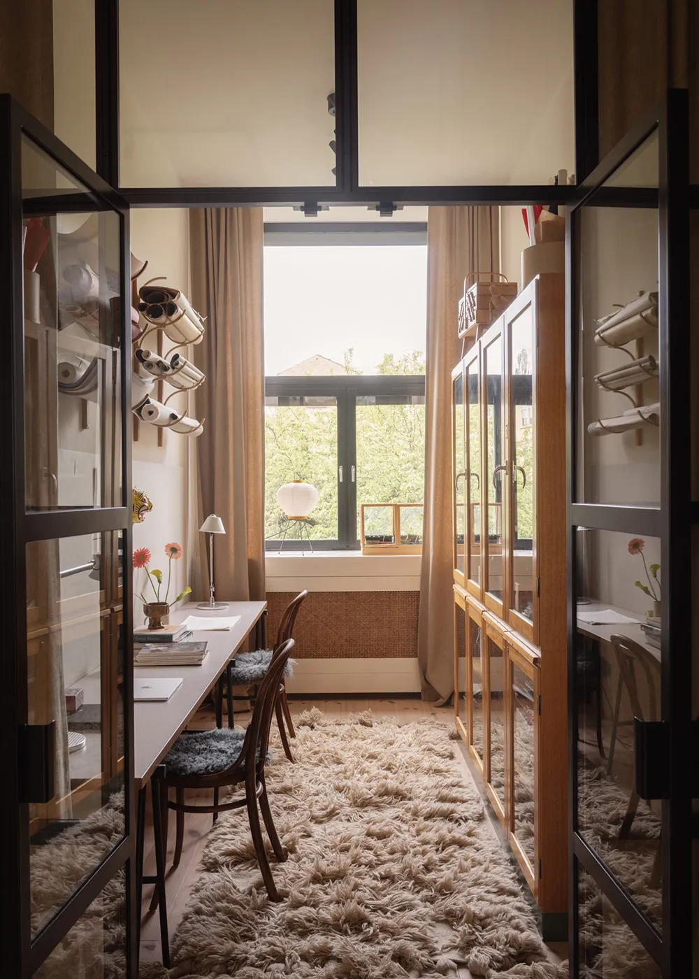 Żółta płytka i otwarty przestrzeń: mieszkanie w byłej szkole w Sztokholmie - Gallery image 17