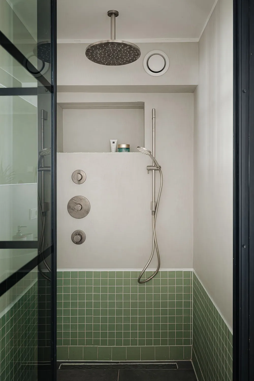 Loft luminoso en Ámsterdam con techos altos y terraza - Gallery image 23