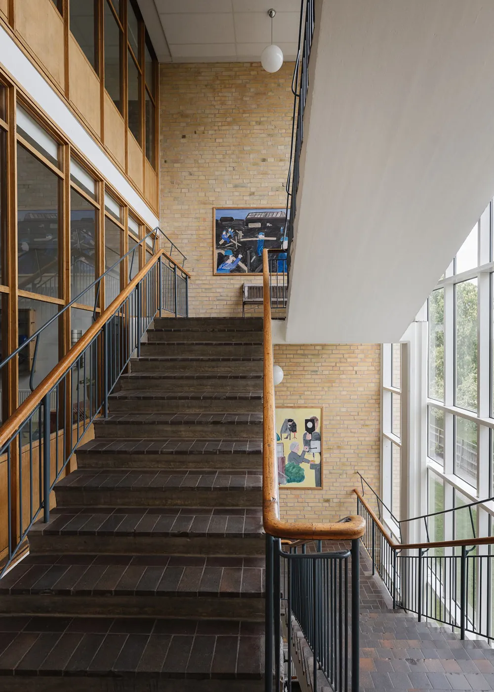 Żółta płytka i otwarty przestrzeń: mieszkanie w byłej szkole w Sztokholmie - Gallery image 27